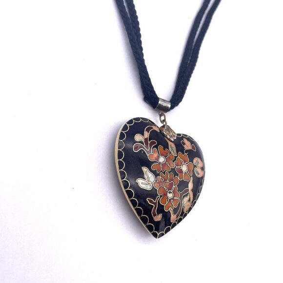 Vintage Enamel Heart Flower Scalloped Pendant Black Braided Cord Necklace 27" - Picture 5 of 5